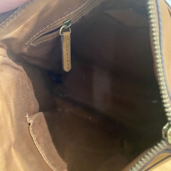 Vtg. Fossil Leather Crossbody Bag Purse Pocket Tan Carmel Brown Key Charm READ - Picture 15 of 15